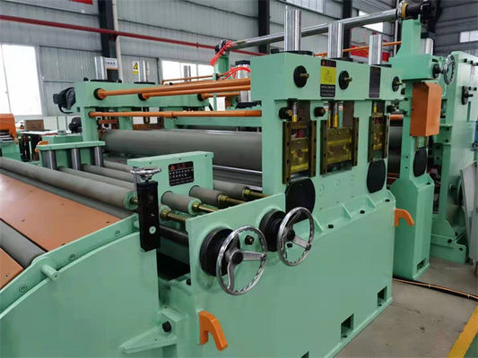 De Scheerbeurt van de het Bladvlieg van de aluminiumrol aan Lengtelijnen 3001600mm Breedte wordt gesneden die
