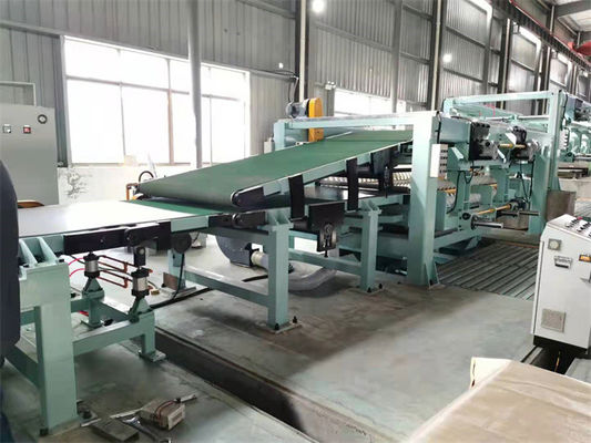 De Besnoeiing van het hoge snelheidsmetaal aan het Roterende de Scheerbeurt van de Lengtemachine Vliegen Gesneden aan Lengtelijn 0.3-3 X 1600