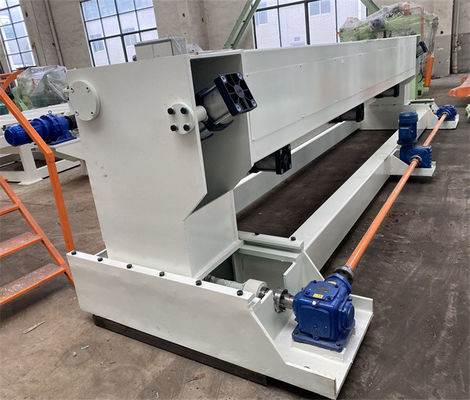 Het middelgrote Maatstaal die sneed aan de Scheerbeurt Ononderbroken Besnoeiing van de Lengtelijn aan Lengtelijn 2-8x1600 vliegen