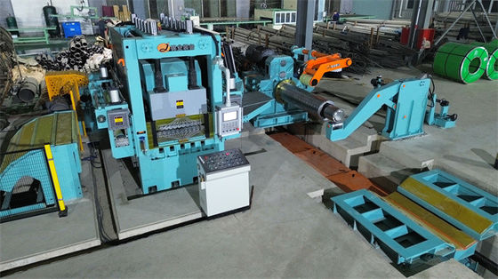 De lichte Vlieg van de Maat Roterende die Scheerbeurt aan Machine 3 X 1600 wordt gesneden van de Lengtelijn