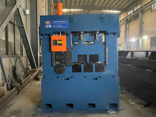 Heavy Duty Large Gauge HR Steel Coil Slitting Machine voor 16 X 2000 Q195 Q235 08 staal