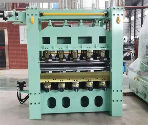 De Besnoeiing van het aluminiummetaal aan Roterende die de Scheerbeurtvlieg van de Lengtemachine aan Machine 3 X 1800 wordt gesneden van de Lengtelijn