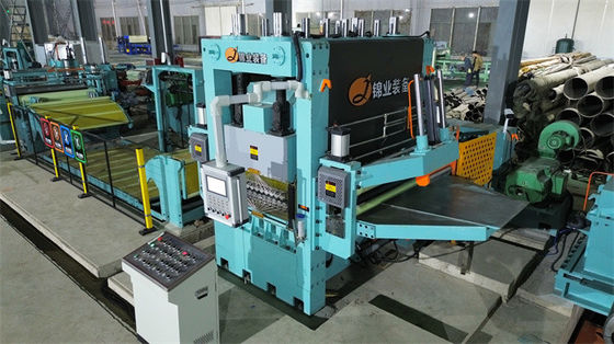 De lichte Vlieg van de Maat Roterende die Scheerbeurt aan Machine 3 X 1600 wordt gesneden van de Lengtelijn